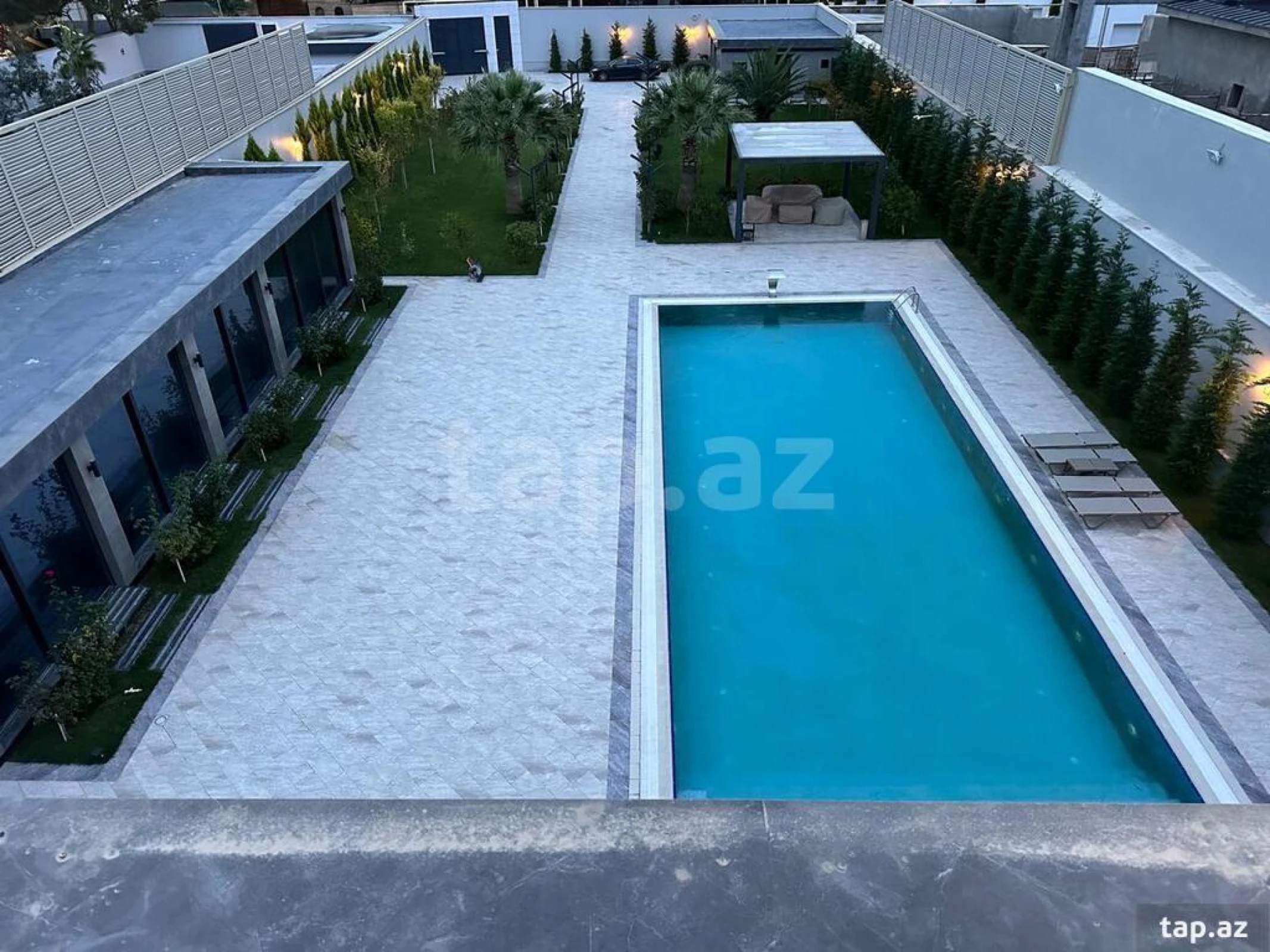 Satılır 9 otaqlı həyət evi