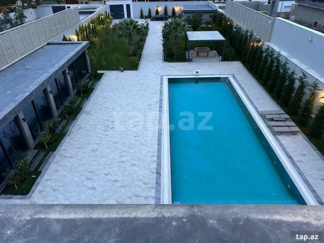 Satılır 9 otaqlı həyət evi