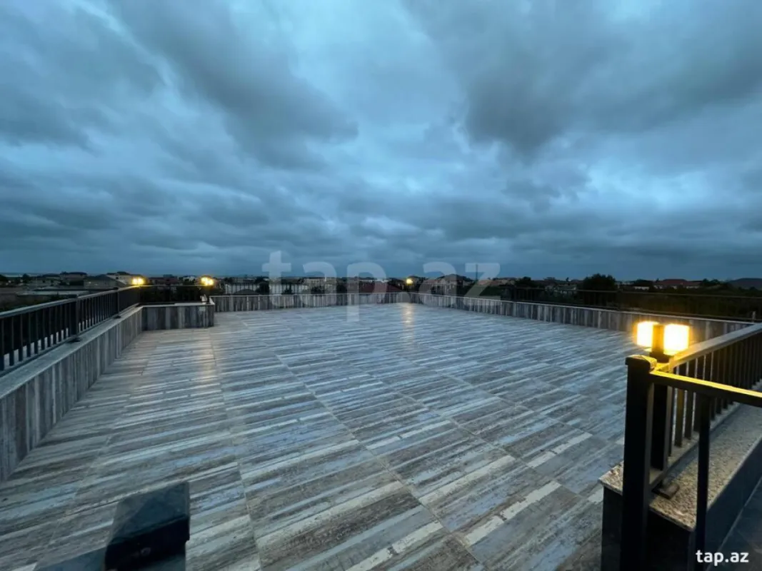 Satılır 9 otaqlı həyət evi