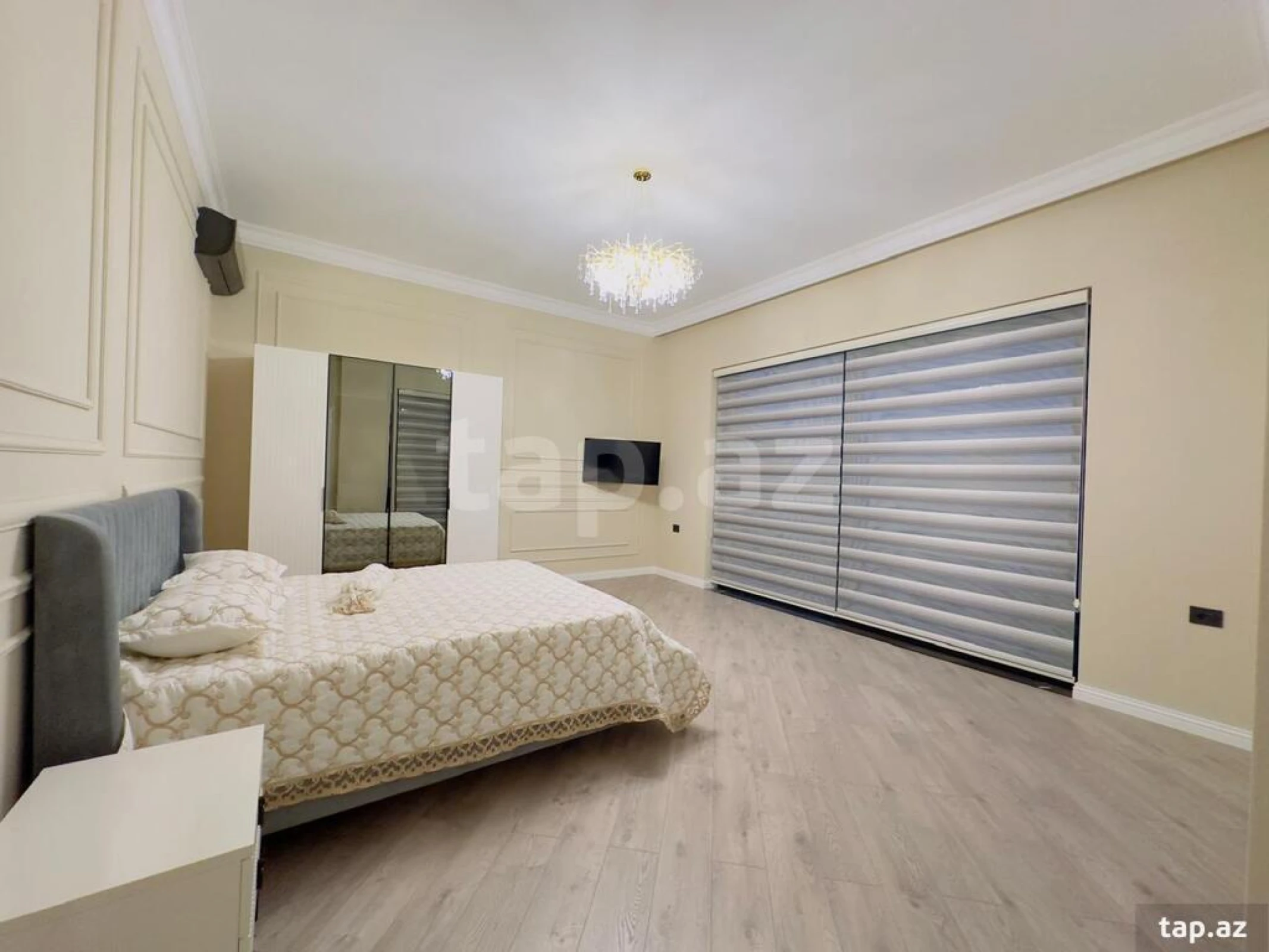 Satılır 9 otaqlı həyət evi