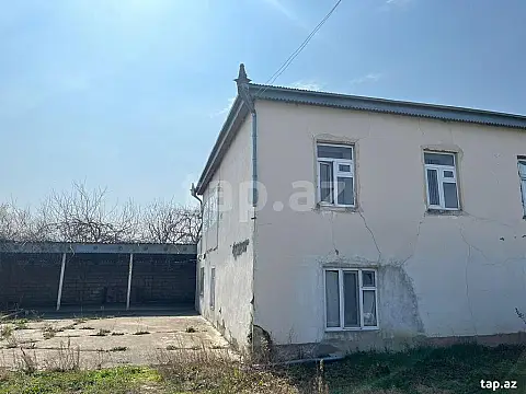 Satılır 5 otaqlı həyət evi