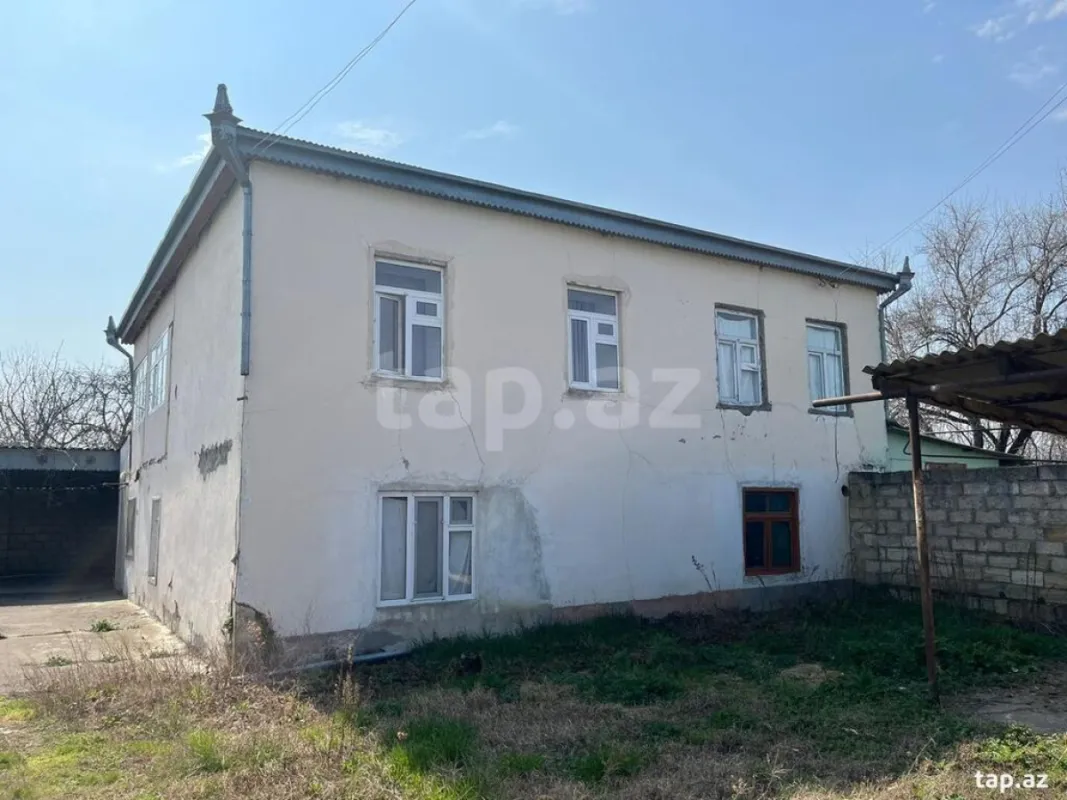 Satılır 5 otaqlı həyət evi