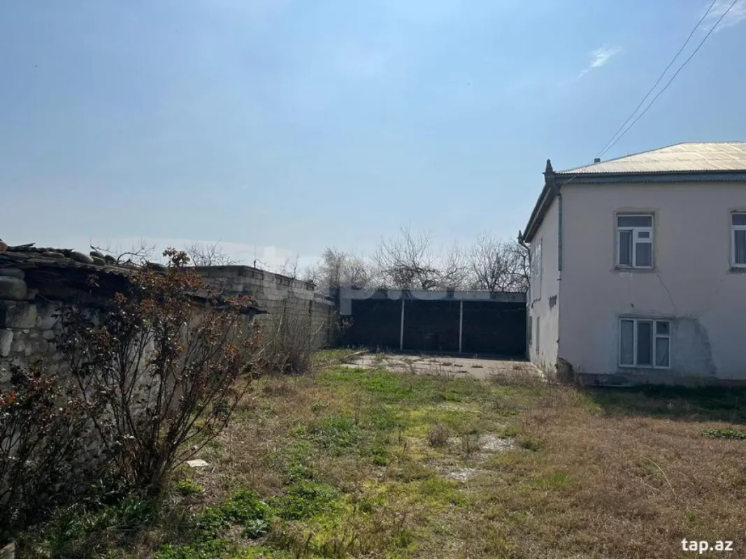 Satılır 5 otaqlı həyət evi