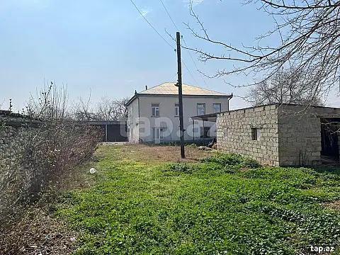 Satılır 5 otaqlı həyət evi