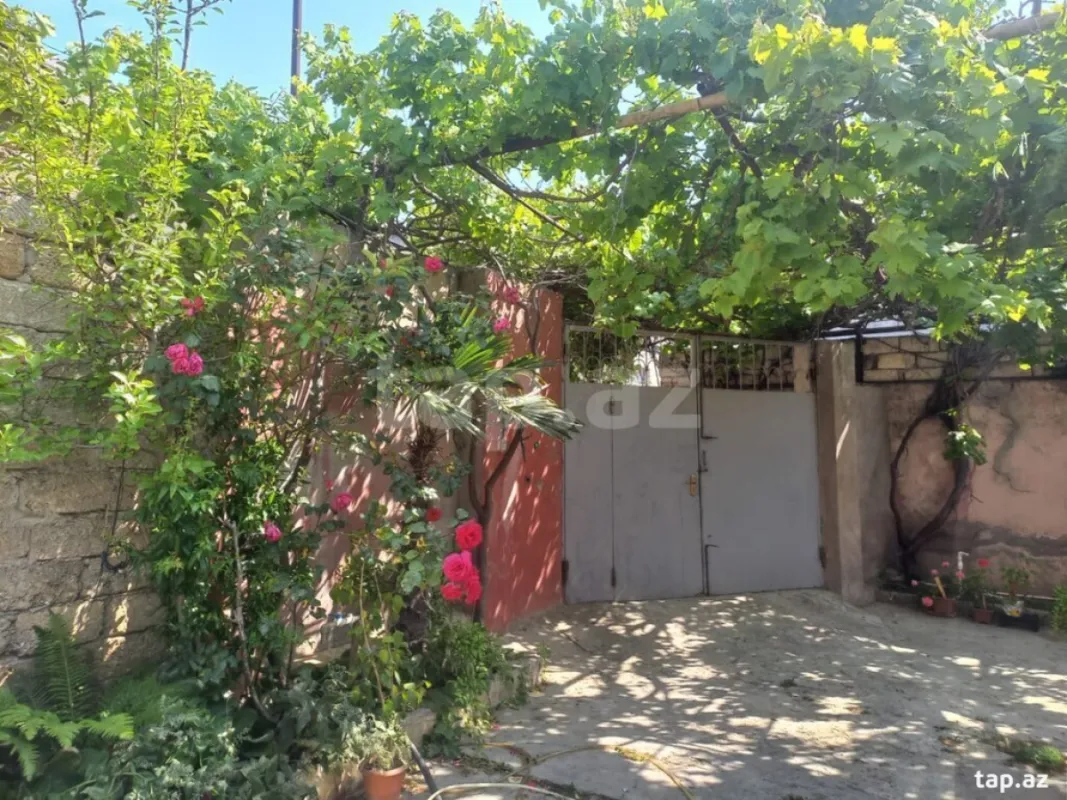 Satılır 4 otaqlı həyət evi