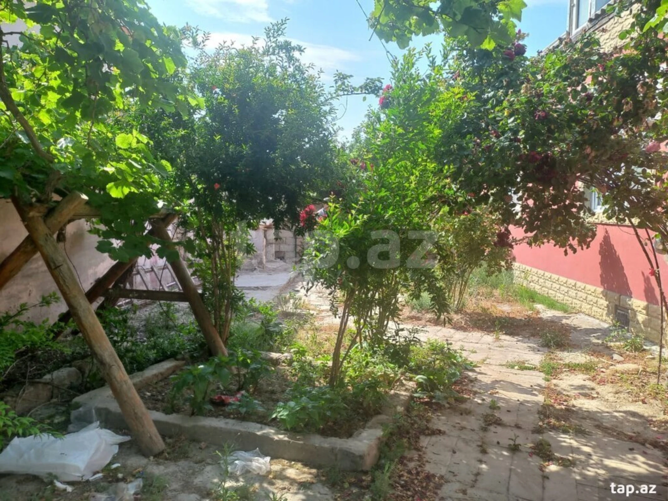 Satılır 4 otaqlı həyət evi