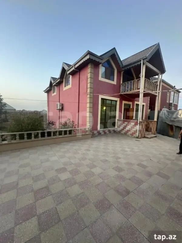 Satılır 5 otaqlı həyət evi 250 m²