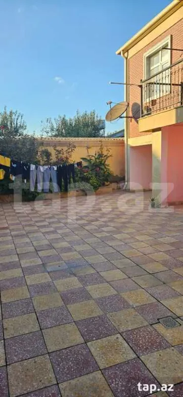 Satılır 5 otaqlı həyət evi