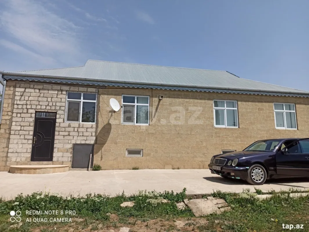Satılır 4 otaqlı həyət evi