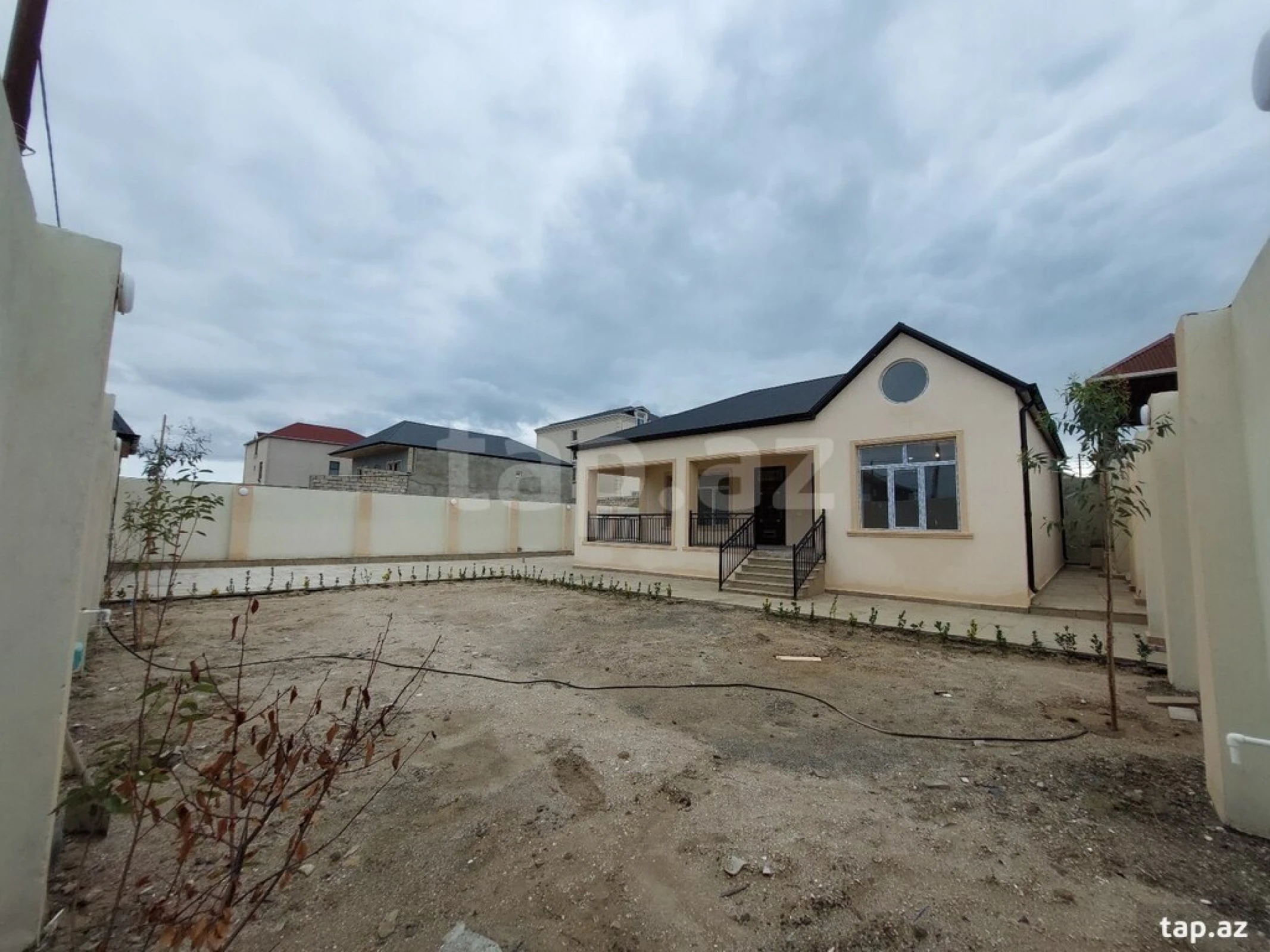 Satılır 3 otaqlı həyət evi