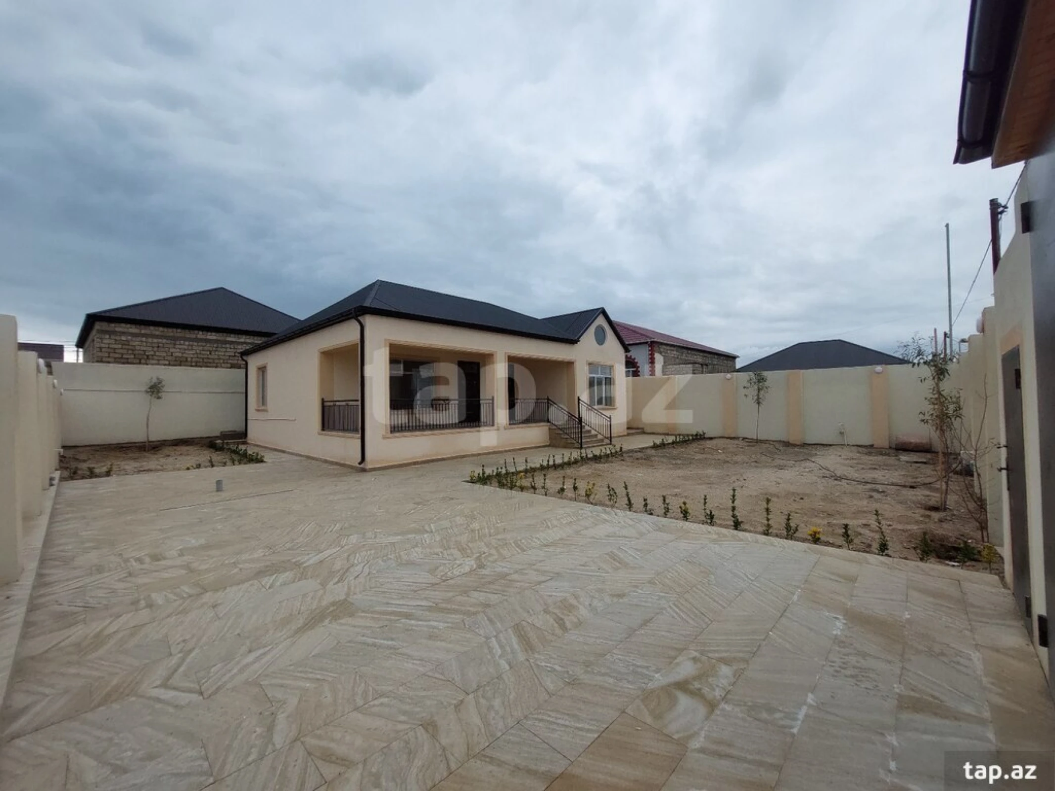 Satılır 3 otaqlı həyət evi