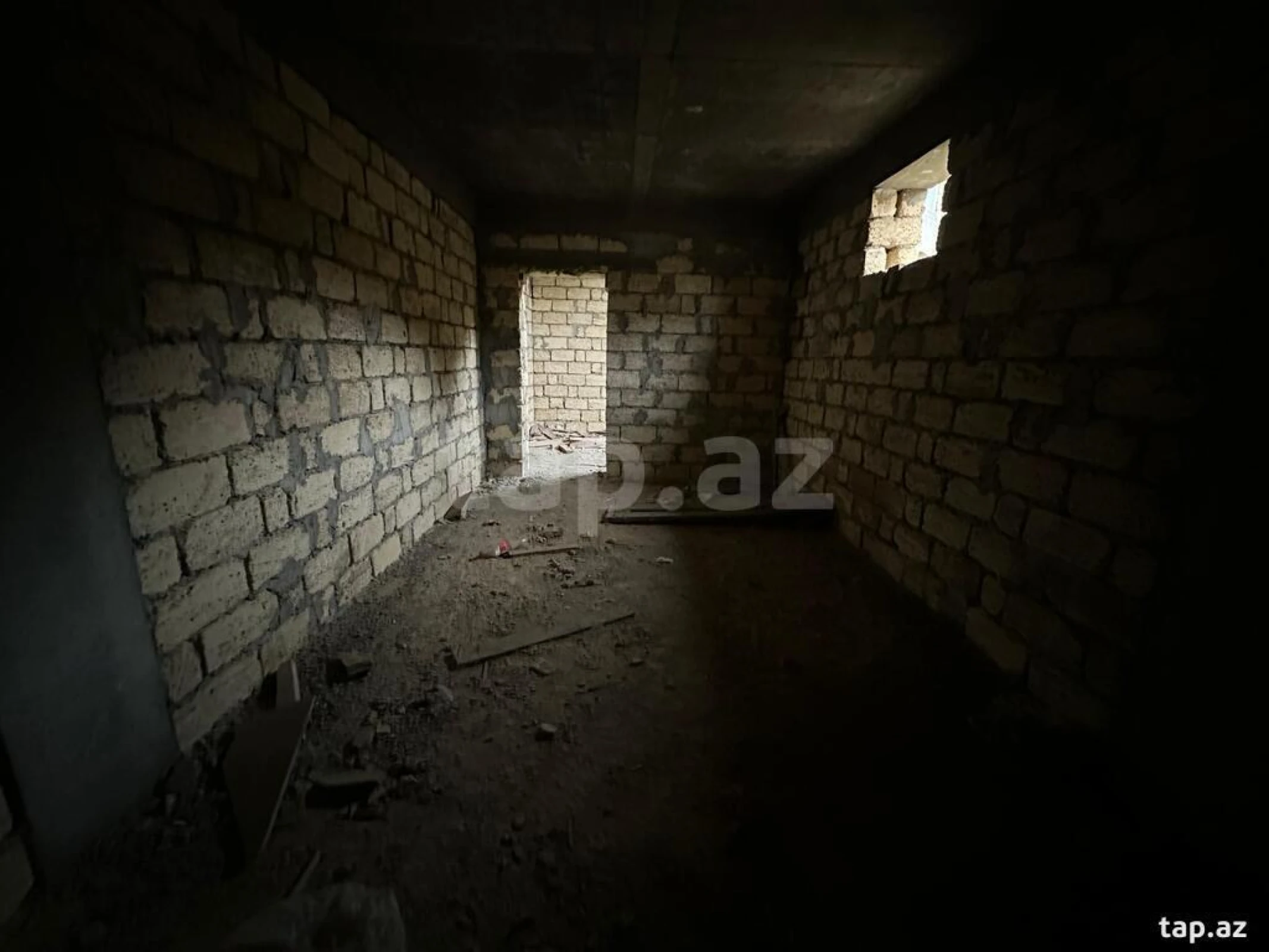 Satılır 8 otaqlı həyət evi