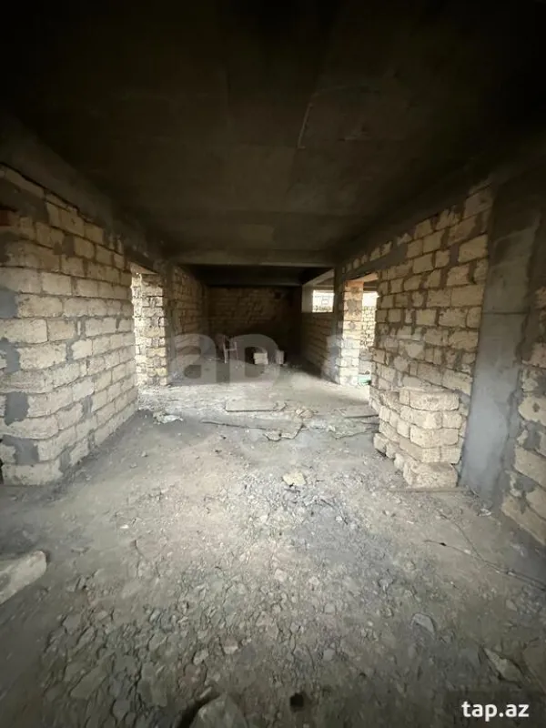 Satılır 8 otaqlı həyət evi