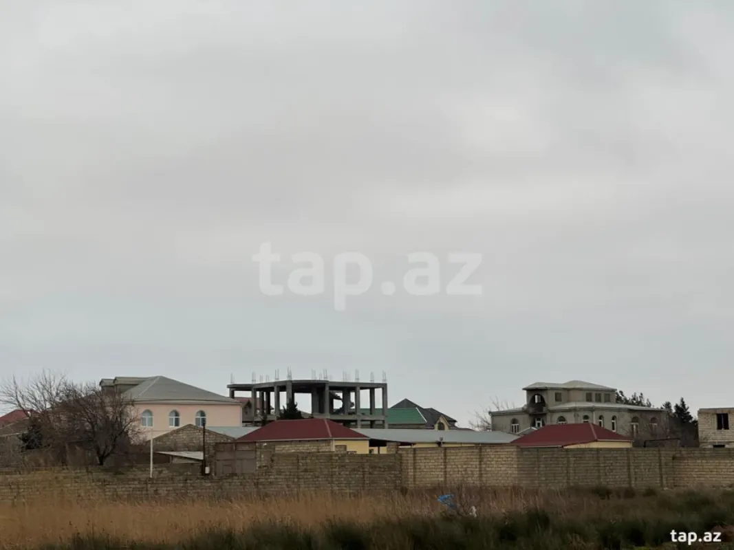 Satılır 8 otaqlı həyət evi