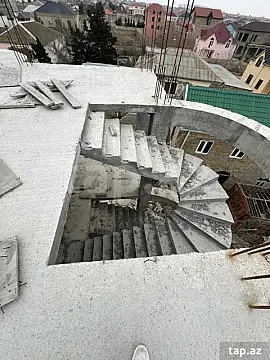 Satılır 8 otaqlı həyət evi