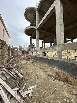 Satılır 8 otaqlı həyət evi