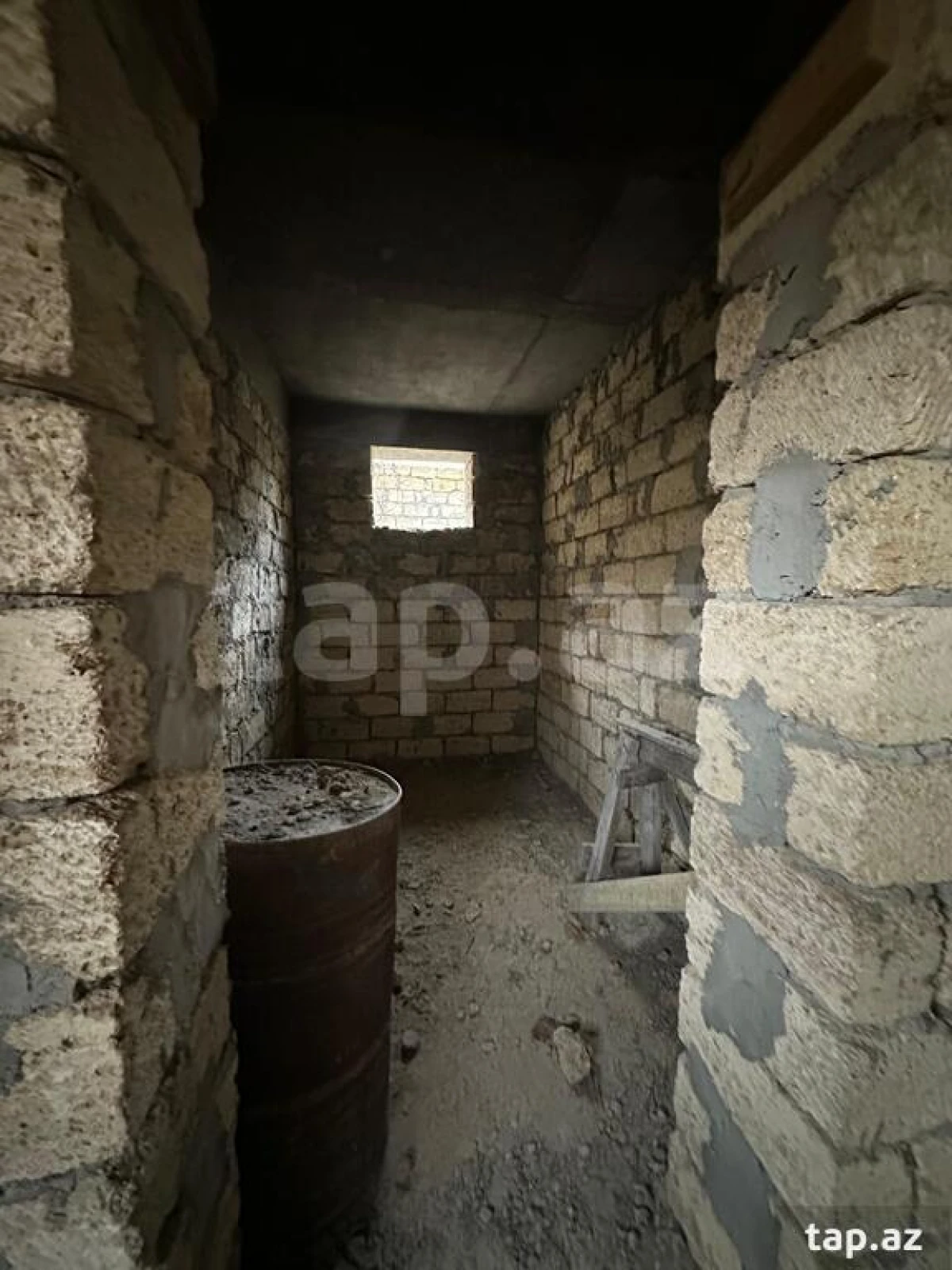 Satılır 8 otaqlı həyət evi