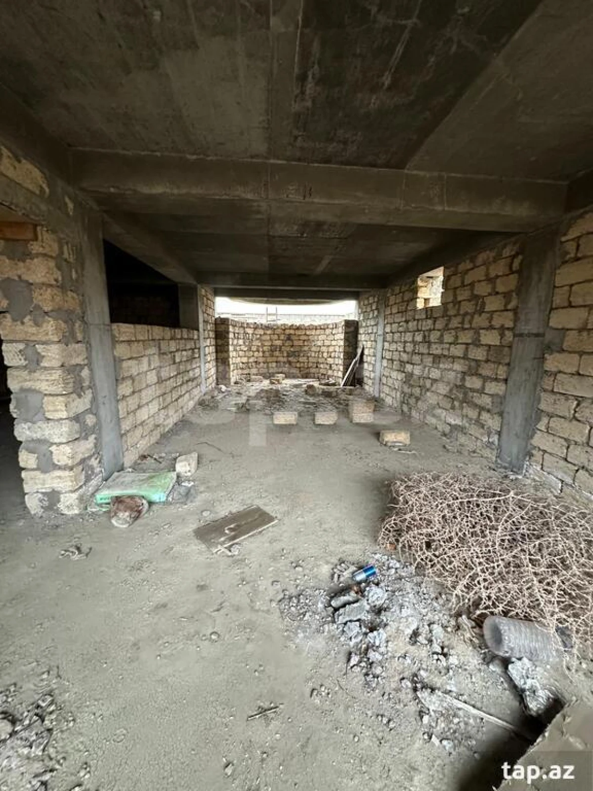 Satılır 8 otaqlı həyət evi