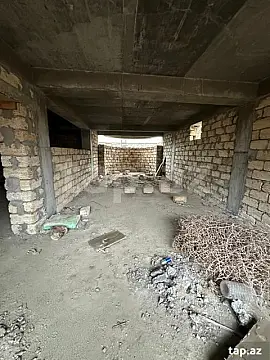 Satılır 8 otaqlı həyət evi