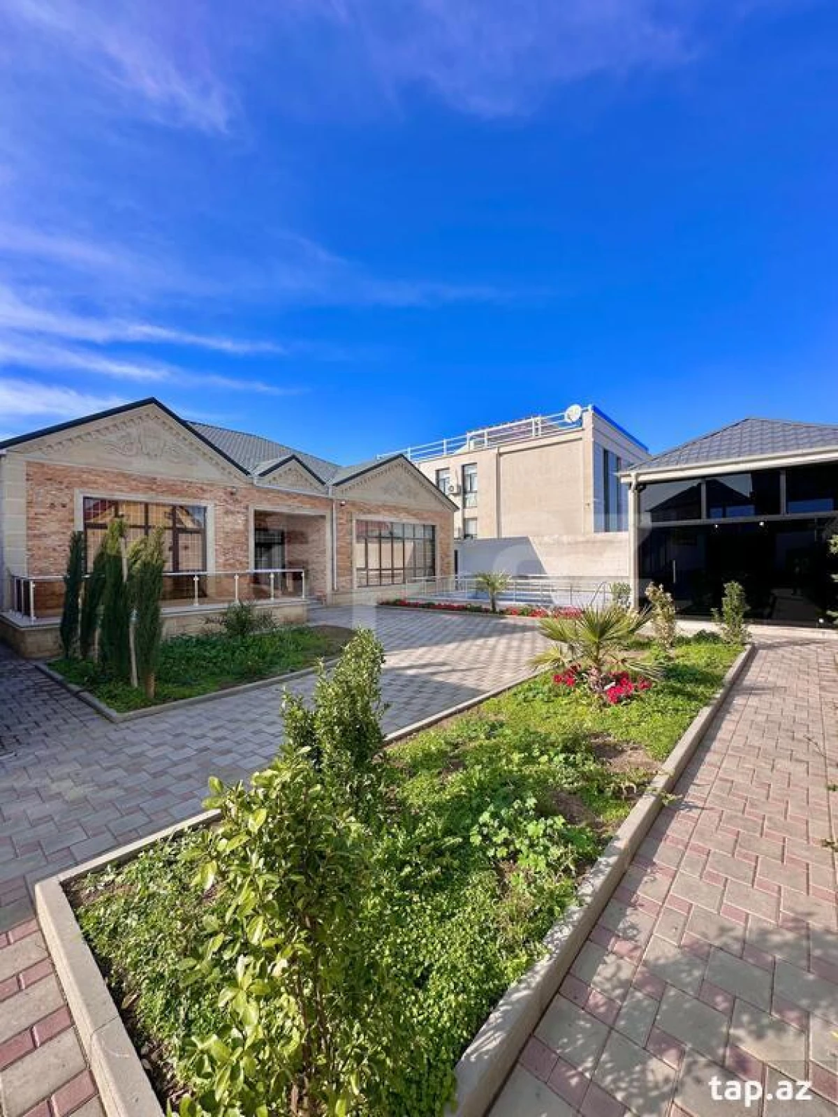 Satılır 4 otaqlı həyət evi