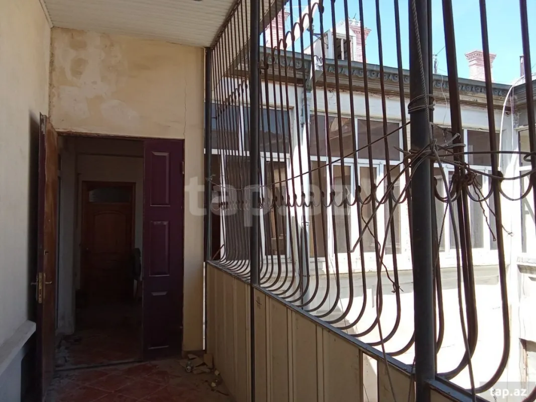 Satılır 6 otaqlı mənzil 250 m²