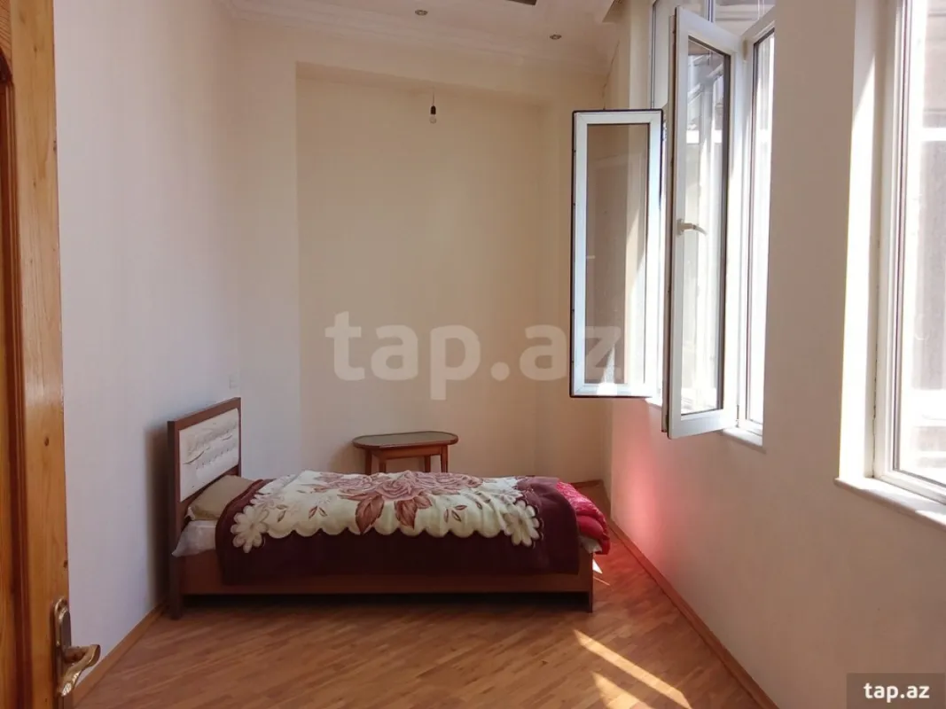 Satılır 6 otaqlı mənzil 250 m²