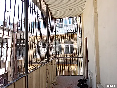 Satılır 6 otaqlı mənzil 250 m²