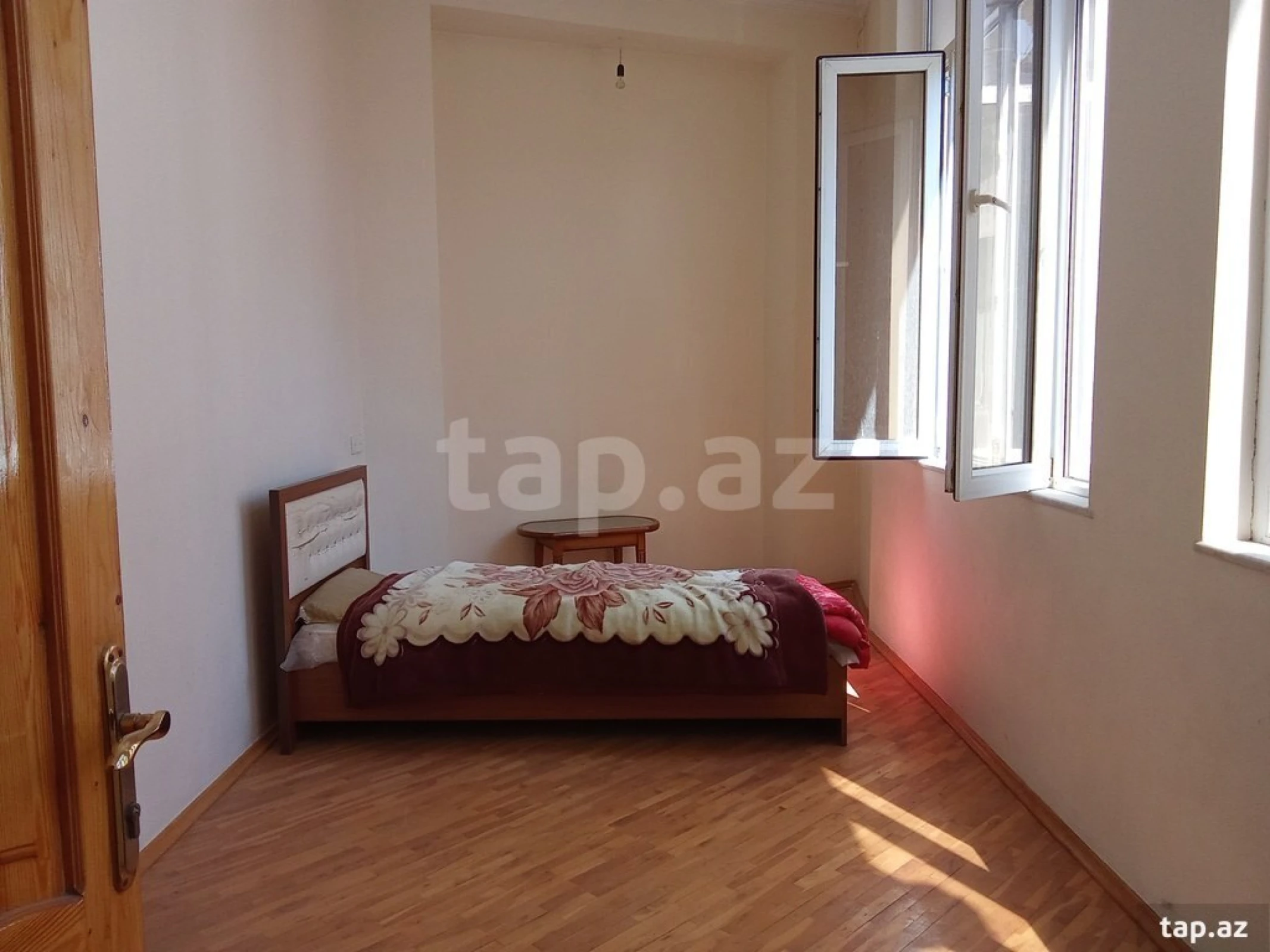 Satılır 6 otaqlı mənzil 250 m²