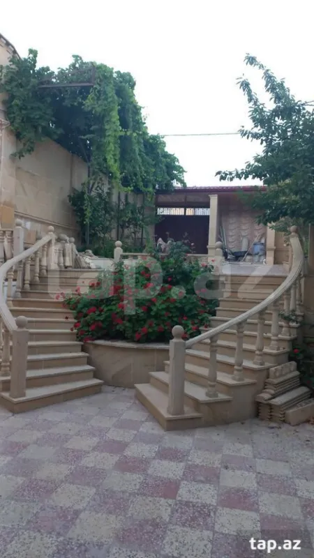 Satılır 8 otaqlı həyət evi 220 m²