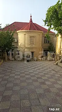 Satılır 8 otaqlı həyət evi 220 m²