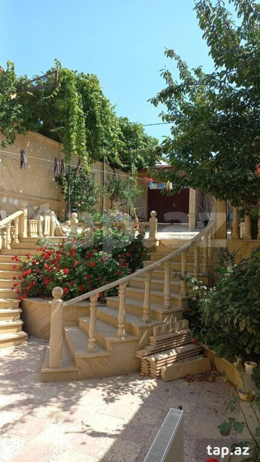 Satılır 8 otaqlı həyət evi 220 m²