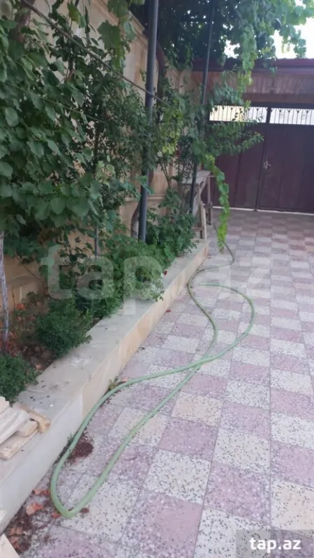 Satılır 8 otaqlı həyət evi 220 m²