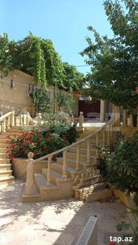 Satılır 8 otaqlı həyət evi 220 m²