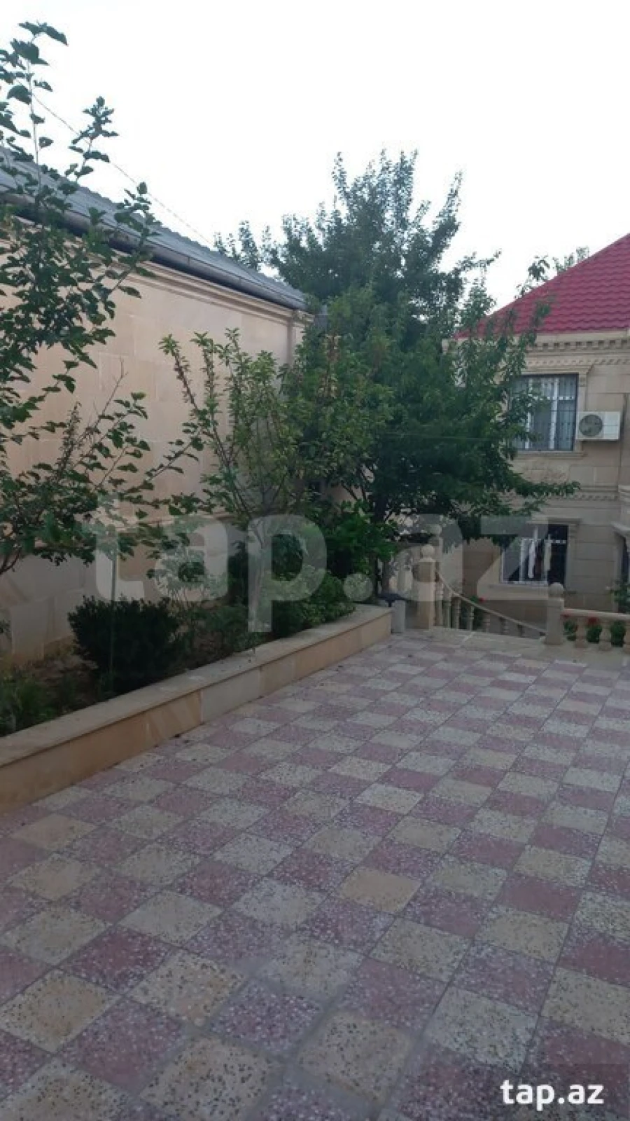 Satılır 8 otaqlı həyət evi 220 m²