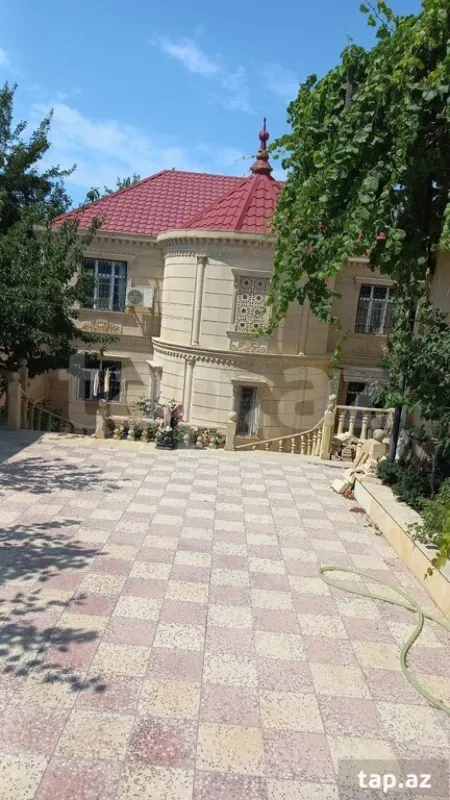 Satılır 8 otaqlı həyət evi 220 m²