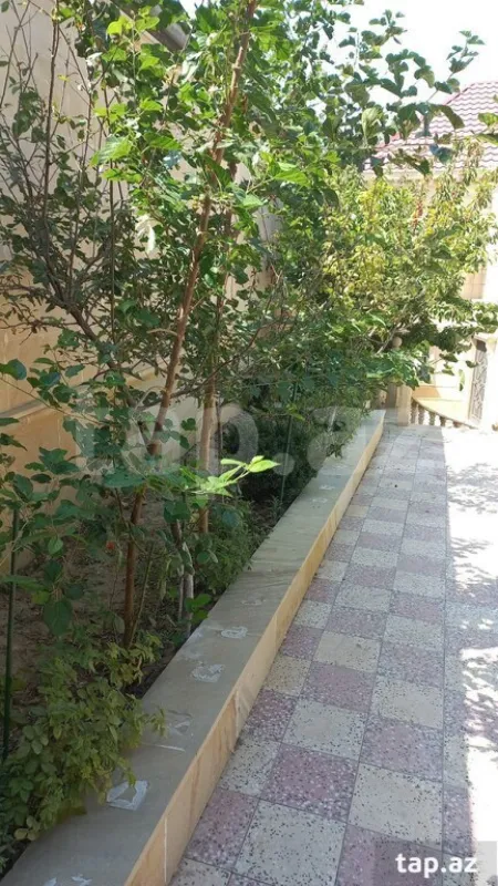 Satılır 8 otaqlı həyət evi 220 m²