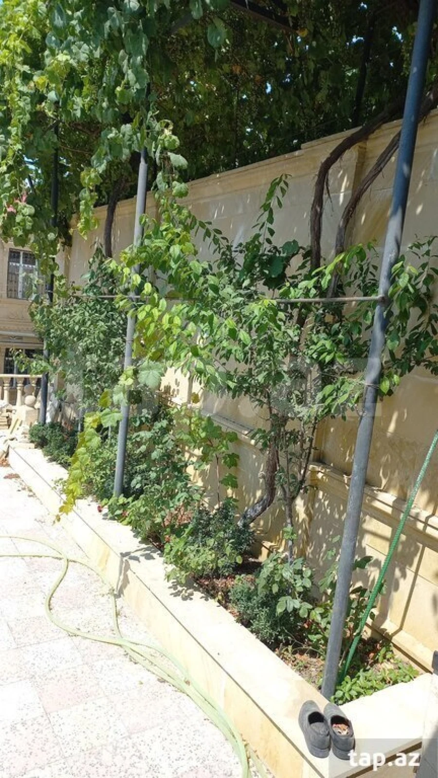 Satılır 8 otaqlı həyət evi 220 m²