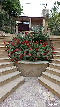 Satılır 8 otaqlı həyət evi 220 m²