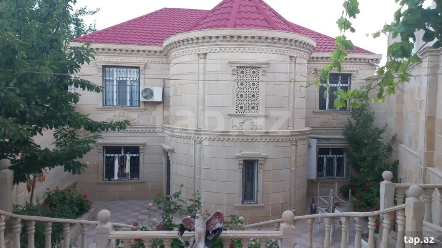 Satılır 8 otaqlı həyət evi 220 m²