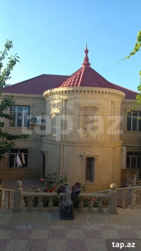 Satılır 8 otaqlı həyət evi 220 m²