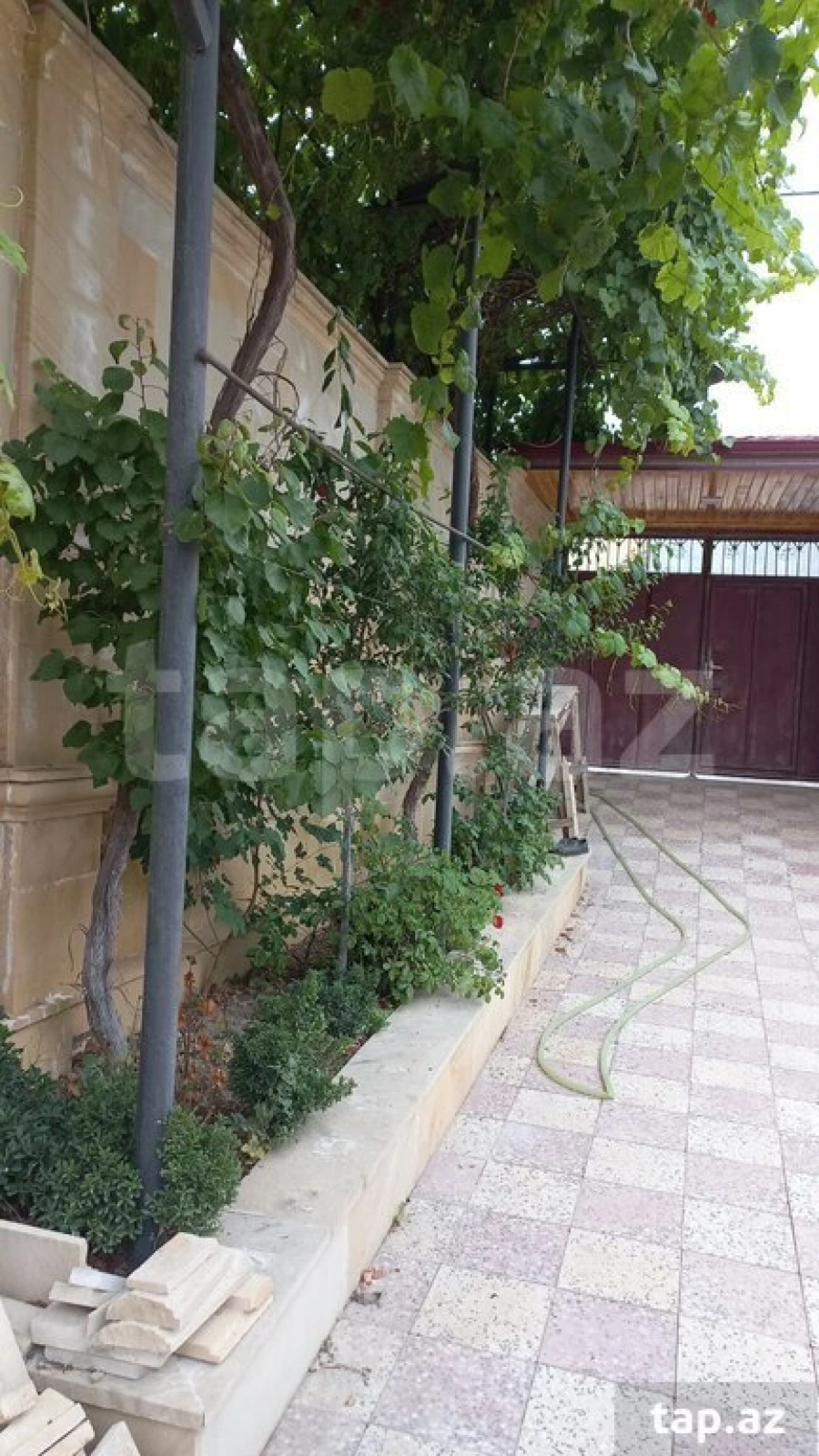 Satılır 8 otaqlı həyət evi 220 m²