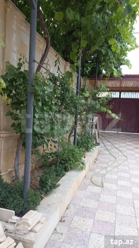 Satılır 8 otaqlı həyət evi 220 m²