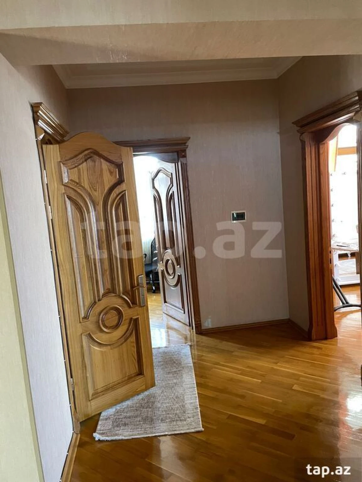 Satılır 10 otaqlı həyət evi 600 m²