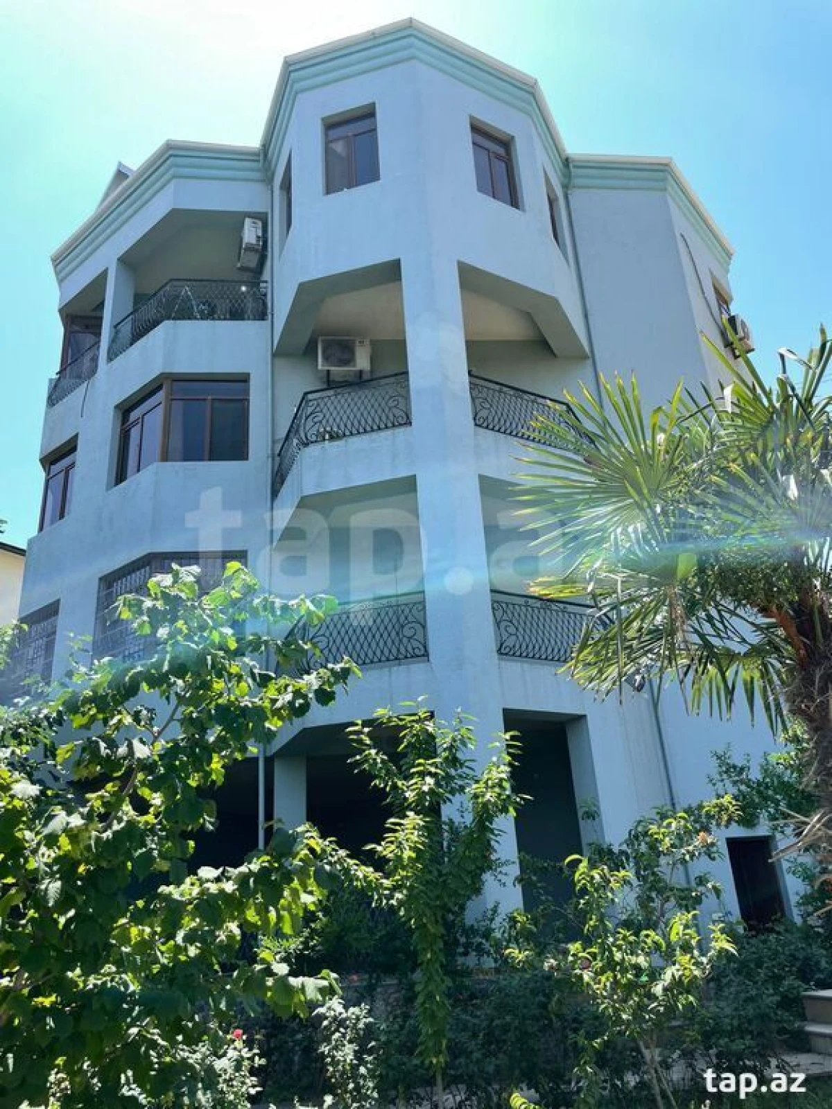 Satılır 10 otaqlı həyət evi 600 m²