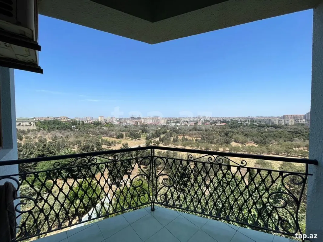 Satılır 10 otaqlı həyət evi 600 m²