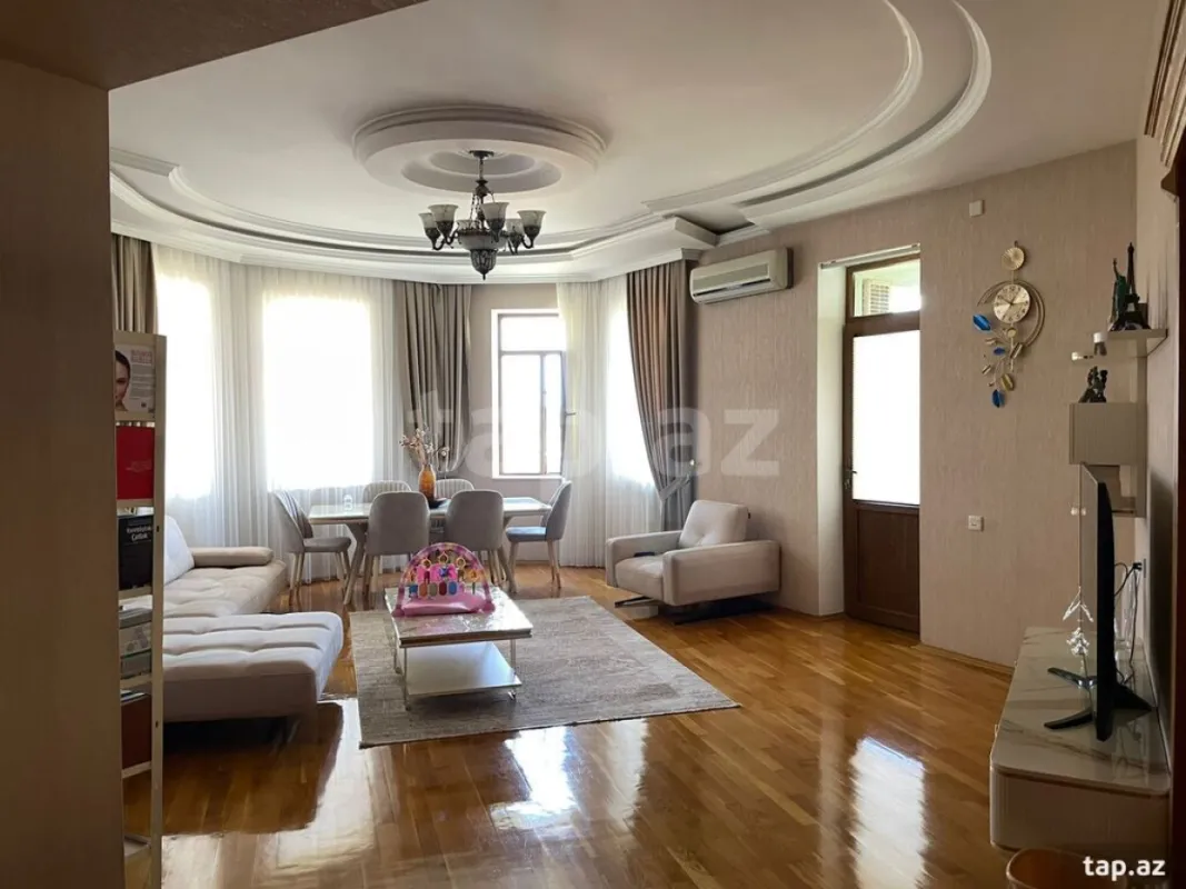 Satılır 10 otaqlı həyət evi 600 m²