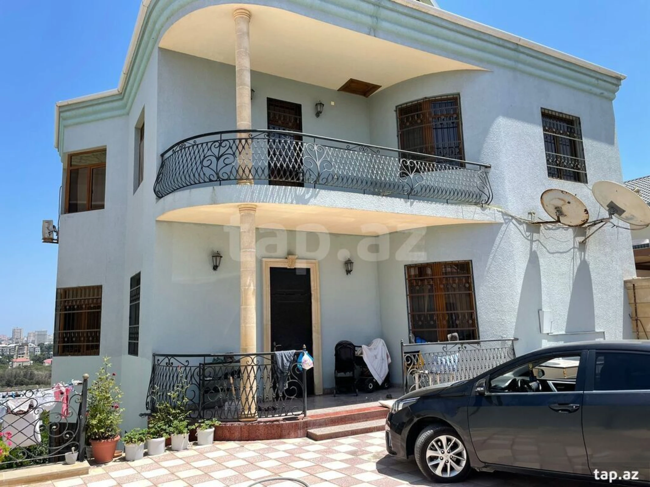 Satılır 10 otaqlı həyət evi 600 m²