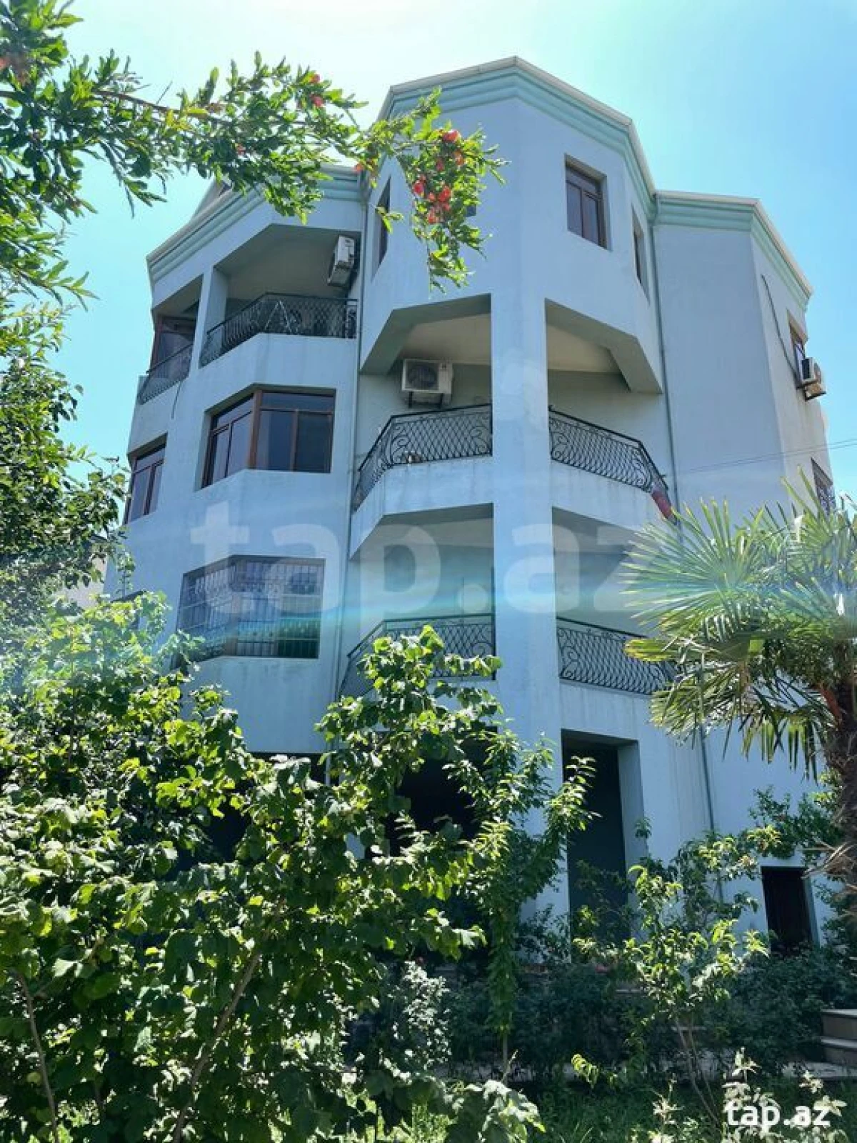 Satılır 10 otaqlı həyət evi 600 m²