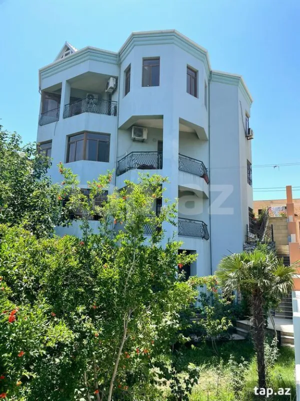 Satılır 10 otaqlı həyət evi 600 m²