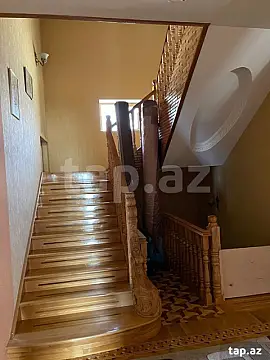Satılır 10 otaqlı həyət evi 600 m²